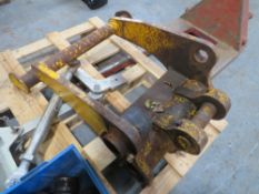 JCB HEADSTOCK WITH TUB OF PARTS [NO VAT]
