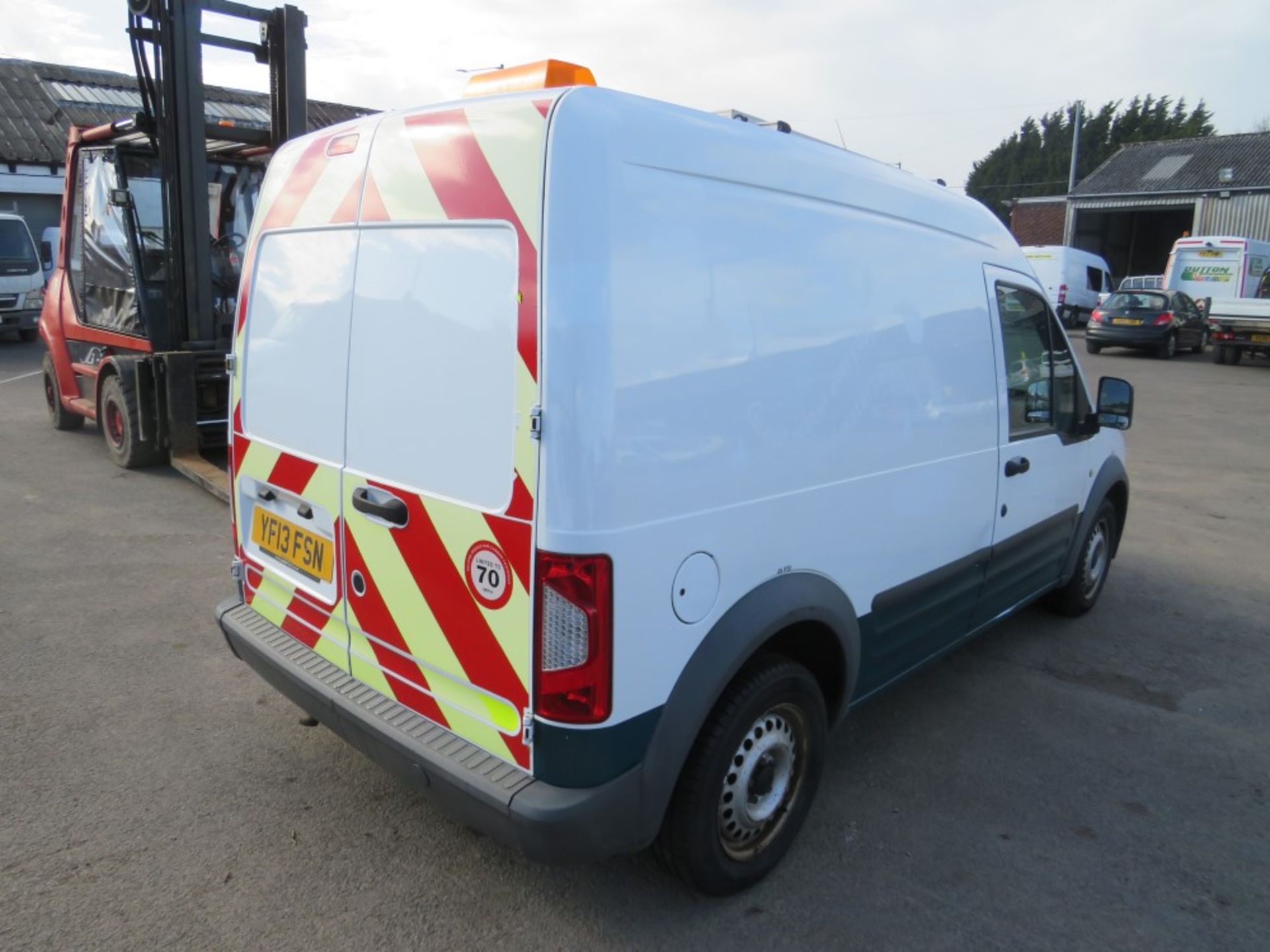 13 reg FORD TRANSIT CONNECT 90 T230 (DIRECT UNITED UTILITIES WATER) 1ST REG 06/13, TEST 08/21, - Image 4 of 7