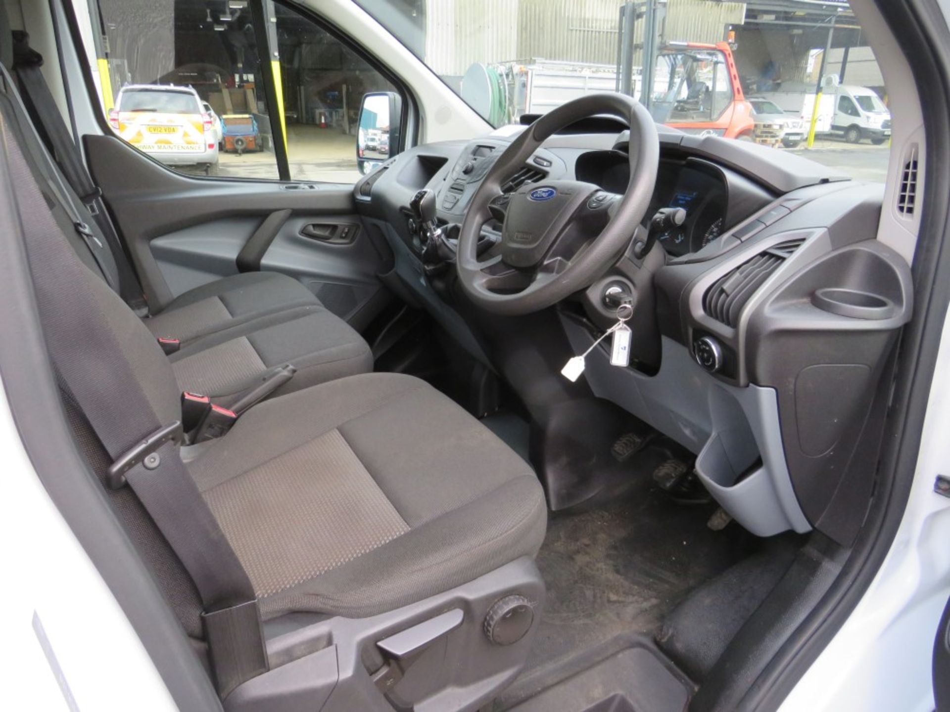 15 reg FORD TRANSIT CUSTOM 290 ECO-TECH, 1ST REG 03/15, 162426M, V5 HERE, 1 OWNER FROM NEW [+ VAT] - Image 6 of 7