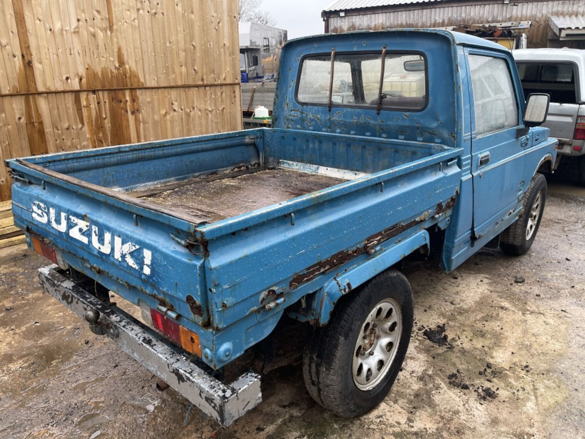 D reg SUZUKI SJ PICKUP (LOCATION BLACKBURN) RUNS & DRIVES, NO V5, 90999M NOT WARRANTED (RING FOR - Image 3 of 6