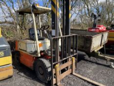 KALMAR FORK LIFT TRUCK - ONLY DRIVES FORWARD (LOCATION BLACKBURN) (RING FOR COLLECTION DETAILS) [