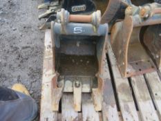 12" DIGGER BUCKET TO SUIT 1.5 TON MACHINE [+ VAT]