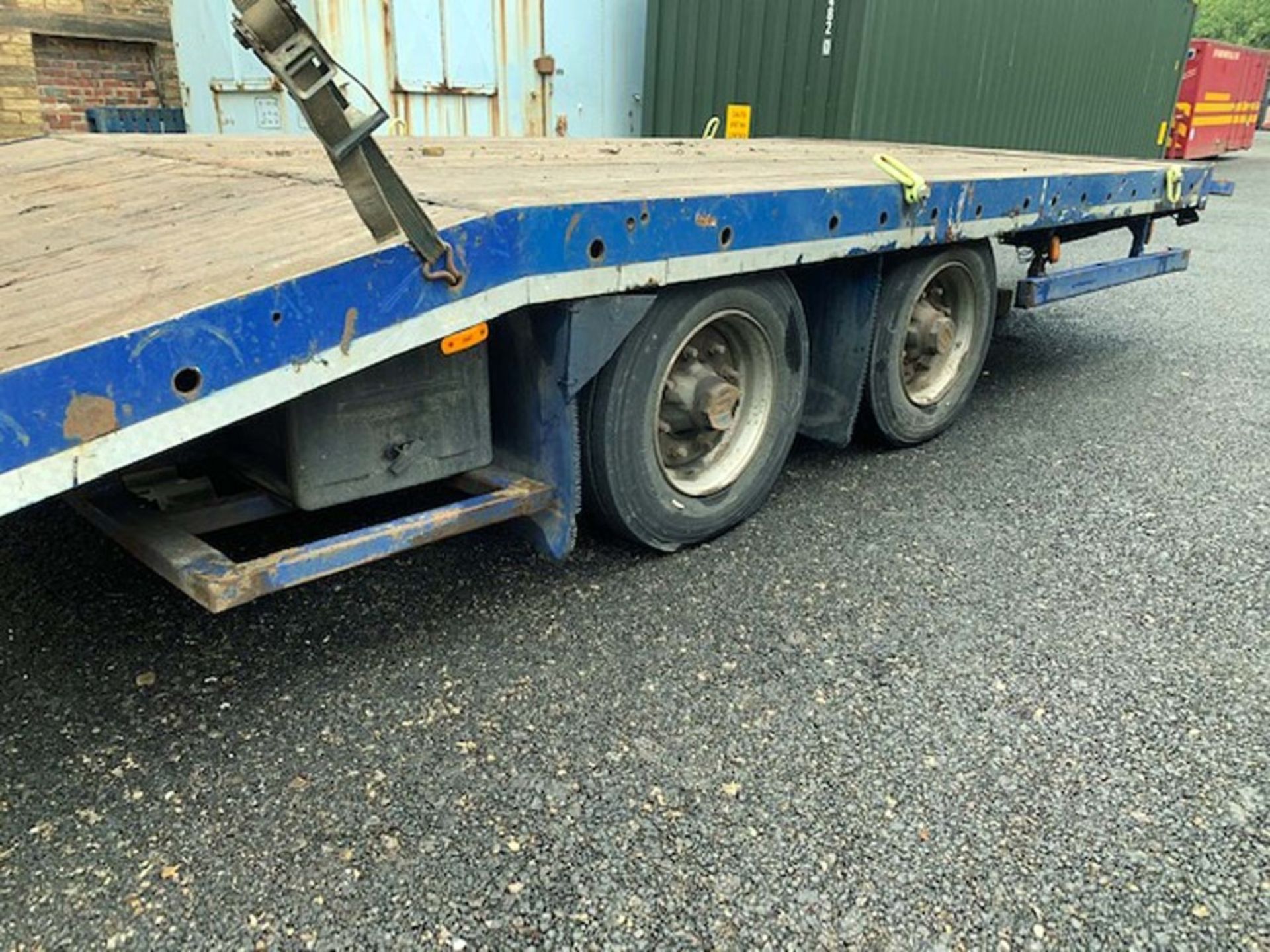 LOW LOADER TRAILER 18FT BED, 8FT WIDE, SPRUNG RAMPS, FOLD DOWN HEADBOARD, AIR & HYD BRAKES [+ VAT] - Image 4 of 7