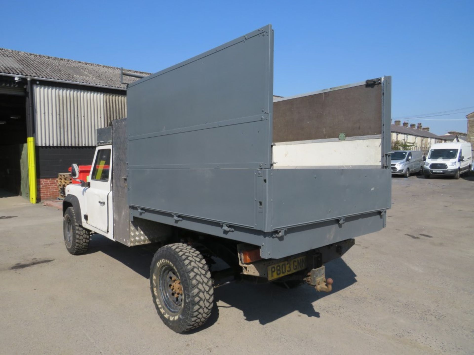 P reg LAND ROVER 130 DEFENDER TIPPER, 1ST REG 03/97, 208055M NOT WARRANTED, NO V5 [NO VAT] - Image 3 of 6