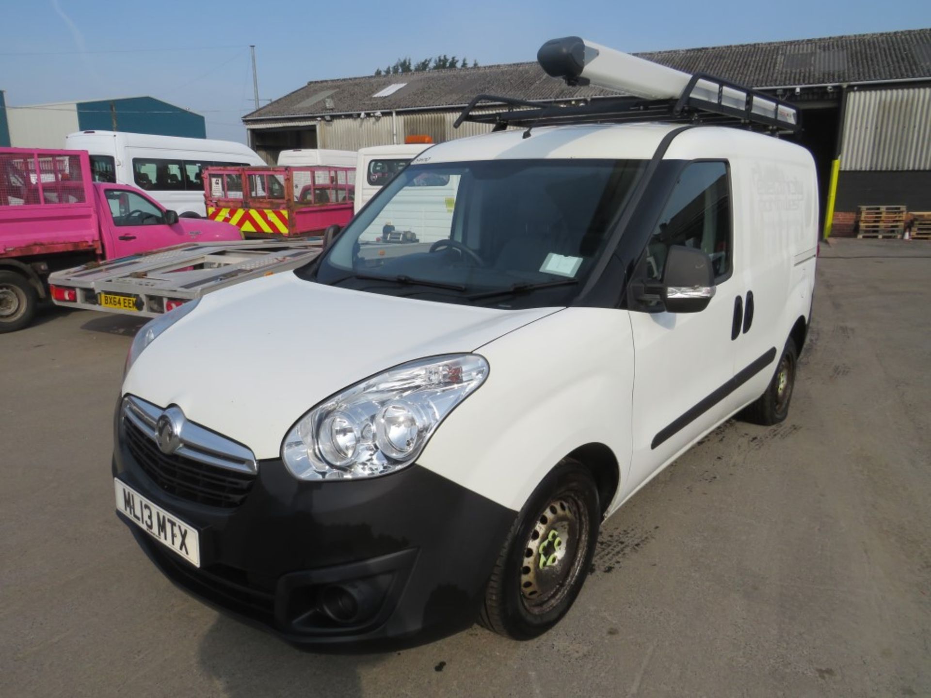 13 reg VAUXHALL COMBO 2000 CDTI SS E-FLEX (RUNS BUT NOISY - SMOKES HEAVILY) (DIRECT ELECTRICITY - Image 2 of 7