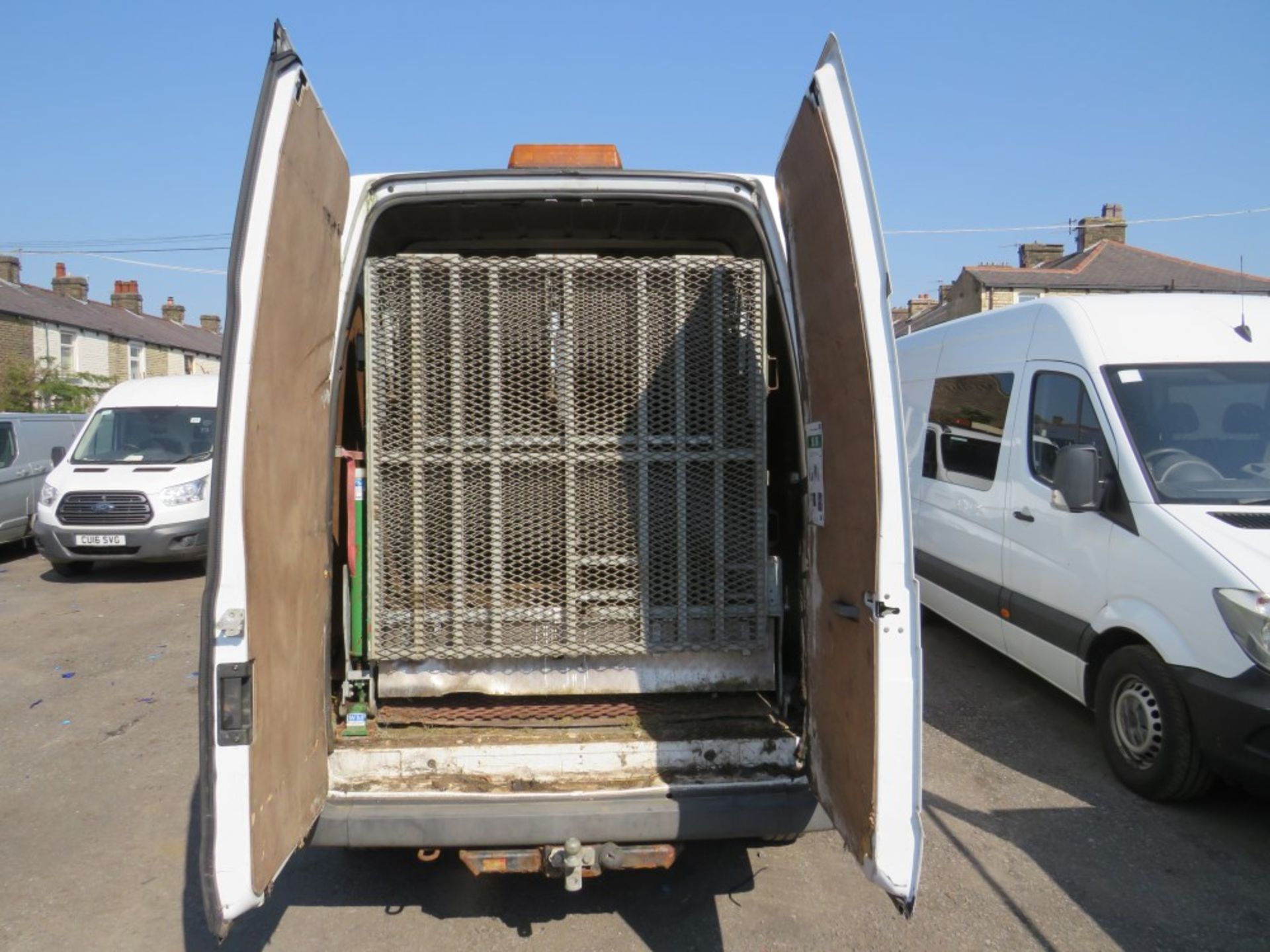 12 reg FORD TRANSIT 125 T350 RWD C/W REAR FOLD OUT RAMP (DIRECT COUNCIL) 1ST REG 03/12, TEST 09/ - Image 5 of 8