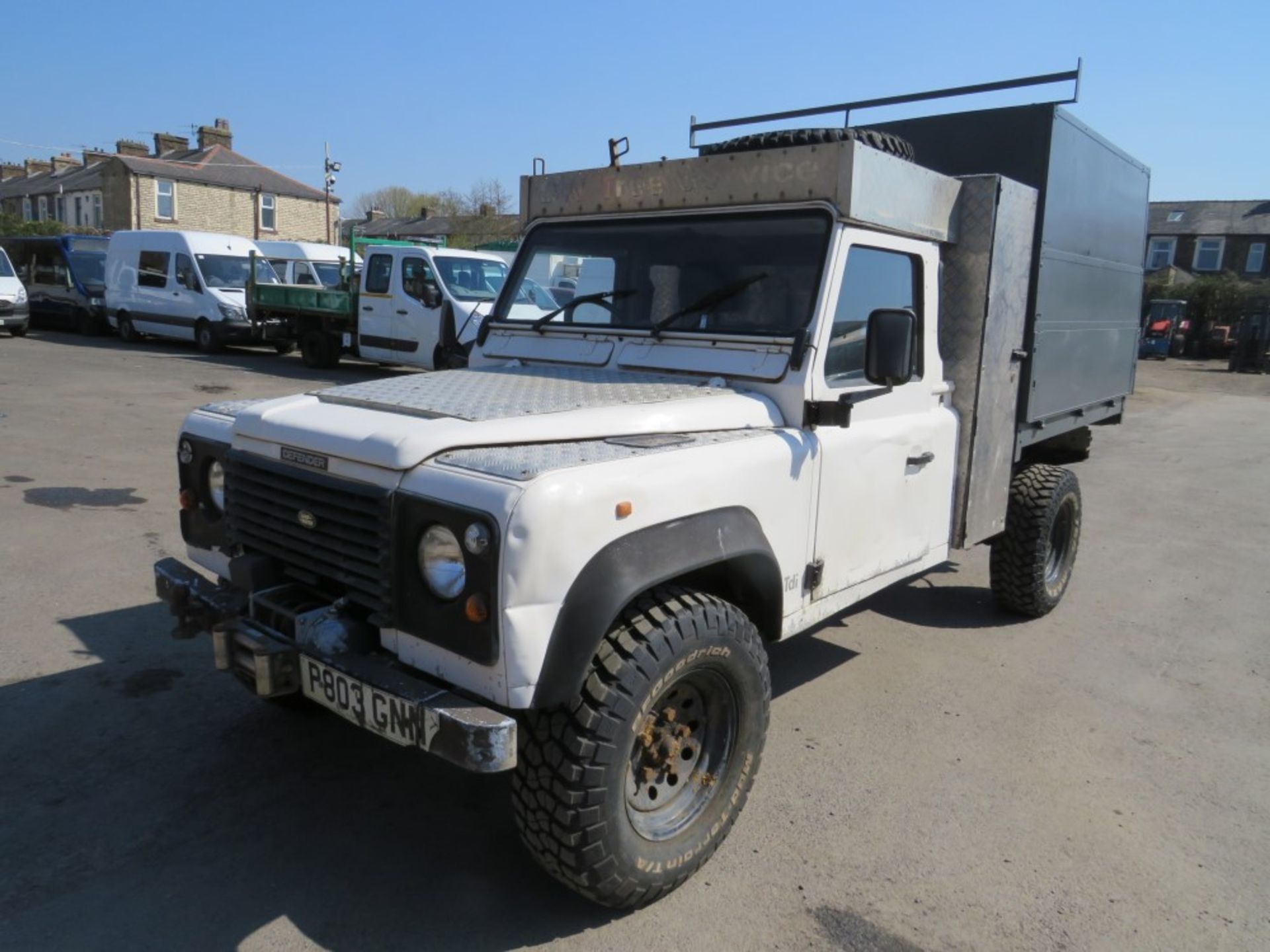 P reg LAND ROVER 130 DEFENDER TIPPER, 1ST REG 03/97, 208055M NOT WARRANTED, NO V5 [NO VAT] - Image 2 of 6