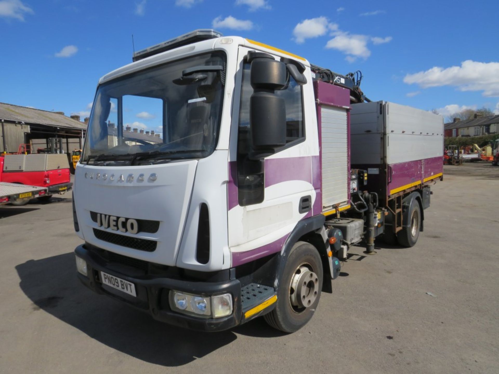 09 reg IVECO 75E18 TIPPER C/W HIAB CRANE & KINSHOFER GRAB (DIRECT COUNCIL) 1ST REG 03/09, 66944KM, - Image 2 of 6