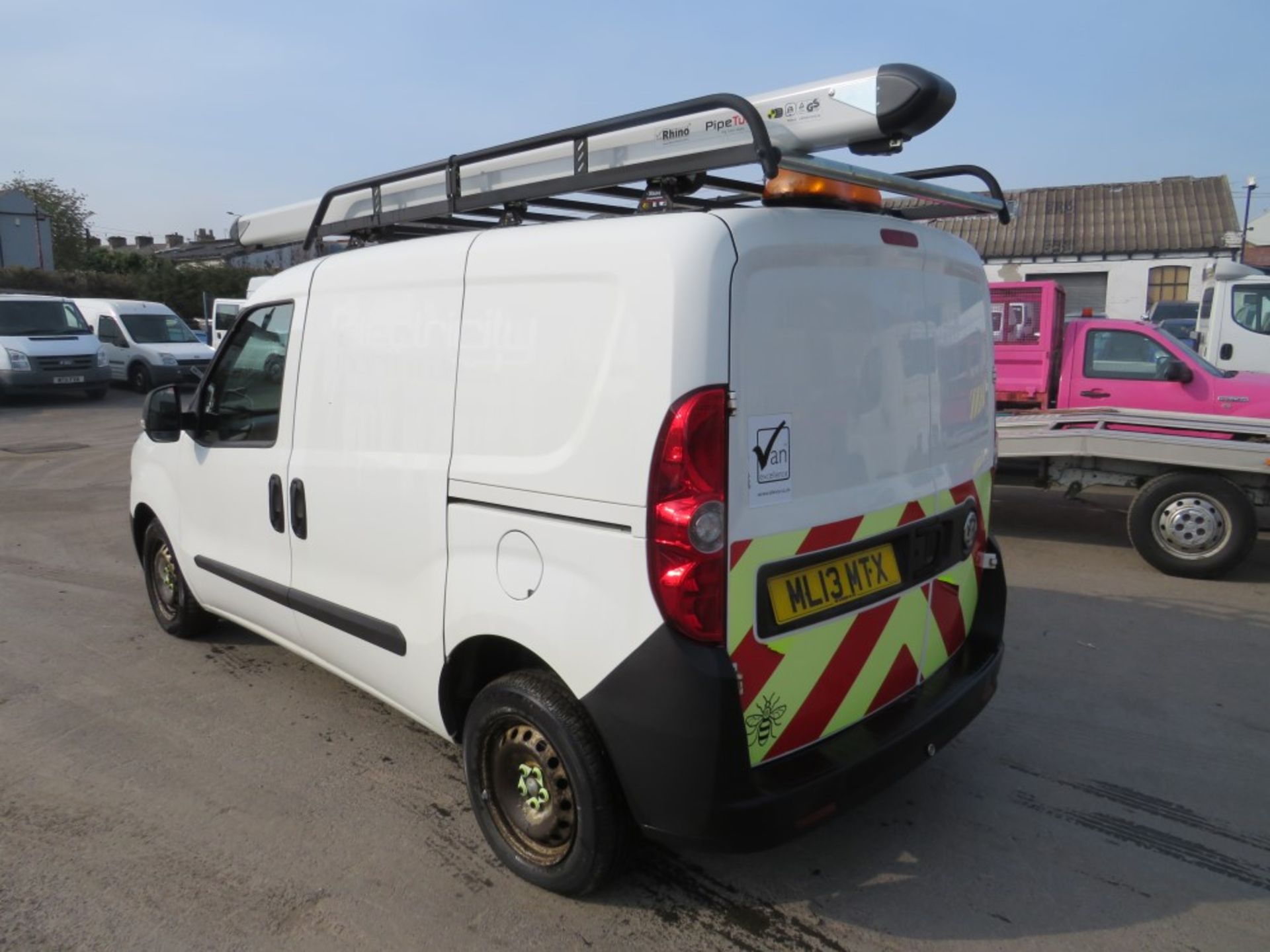 13 reg VAUXHALL COMBO 2000 CDTI SS E-FLEX (RUNS BUT NOISY - SMOKES HEAVILY) (DIRECT ELECTRICITY - Image 3 of 7