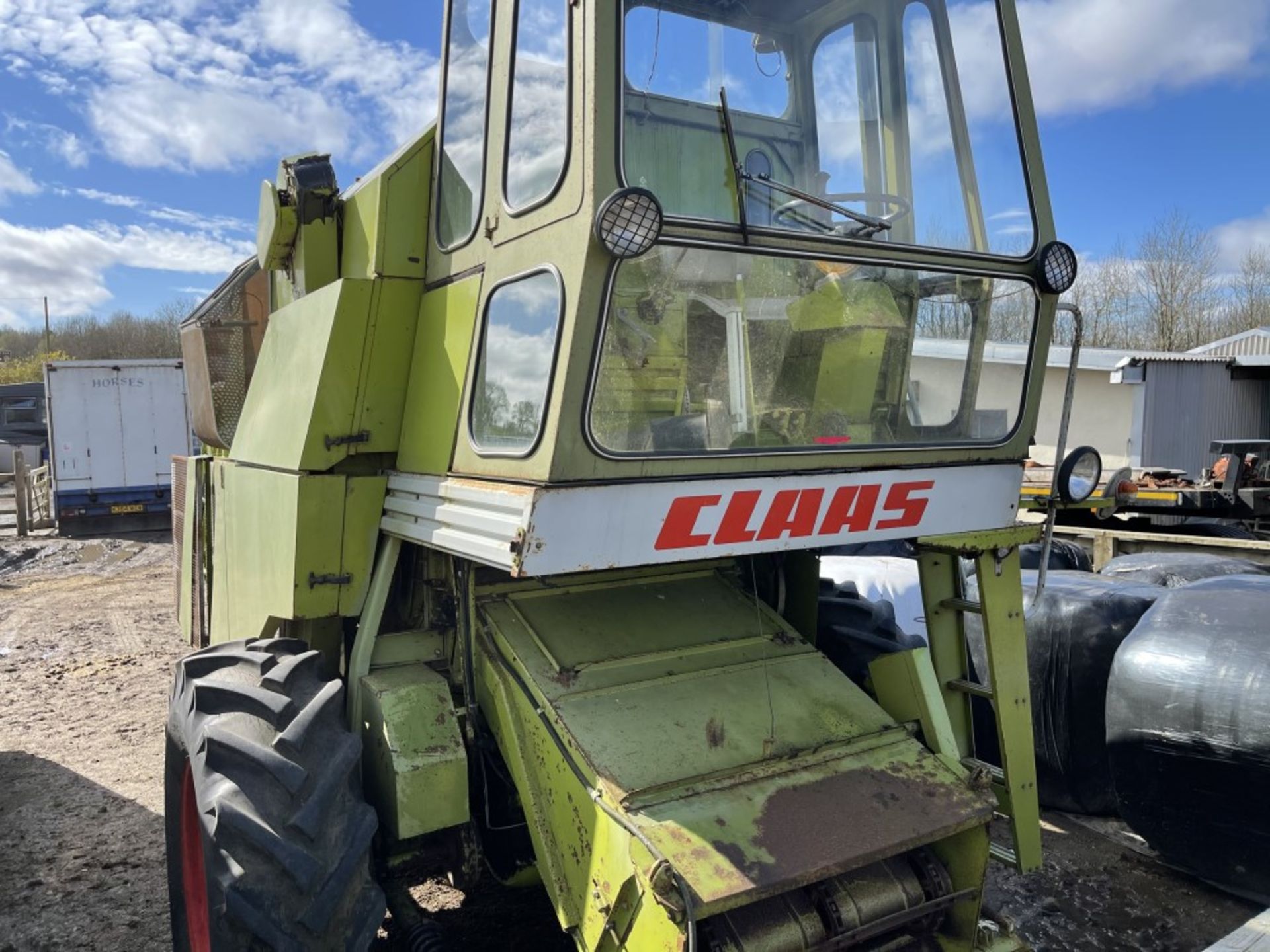 P reg CLAAS COMBINE HARVESTER (LOCATION BLACKBURN) RUNS & DRIVES (RING FOR COLLECTION DETAILS) [+ - Image 2 of 5