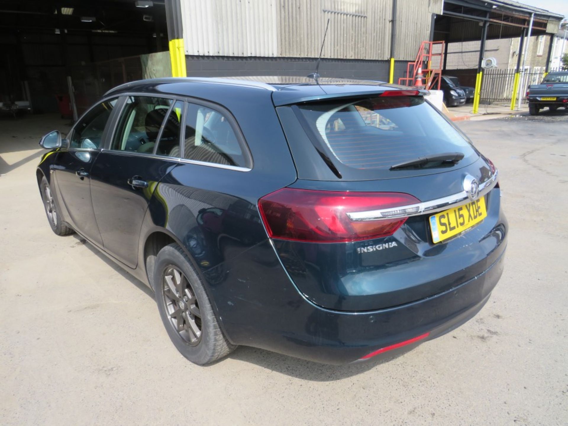 15 reg VAUXHALL INSIGNIA DESIGN CDTI ESTATE, AIR CON, CRUISE CONTROL, FSH, 1ST REG 05/15, TEST 10/ - Image 3 of 6