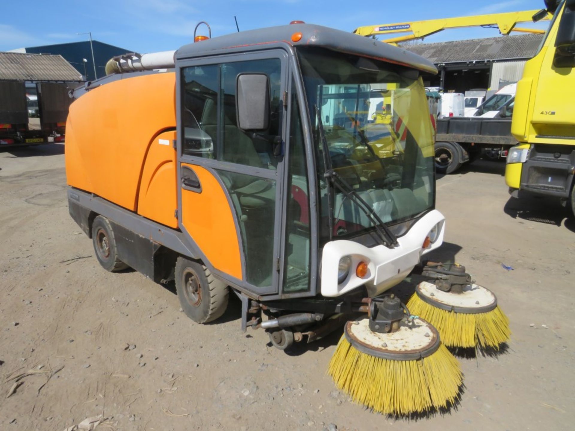 JOHNSTON COMPACT SWEEPER, 1157 HOURS (+ VAT] - Image 2 of 6