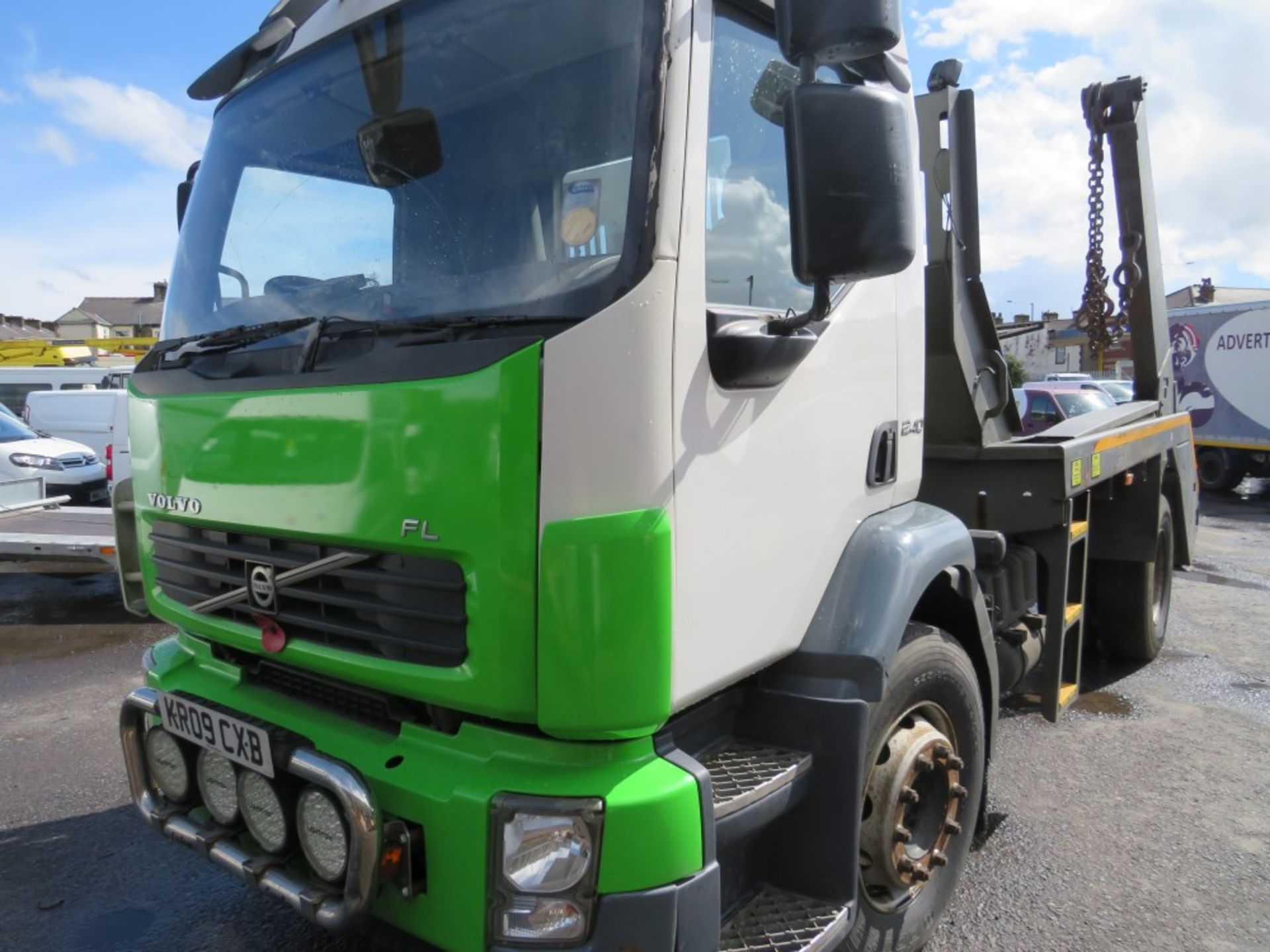 09 reg VOLVO FL240 18 TON SKIP LORRY, 1ST REG 06/09, TEST 09/21, 418081KM NOT WARRANTED, V5 TO - Image 2 of 5