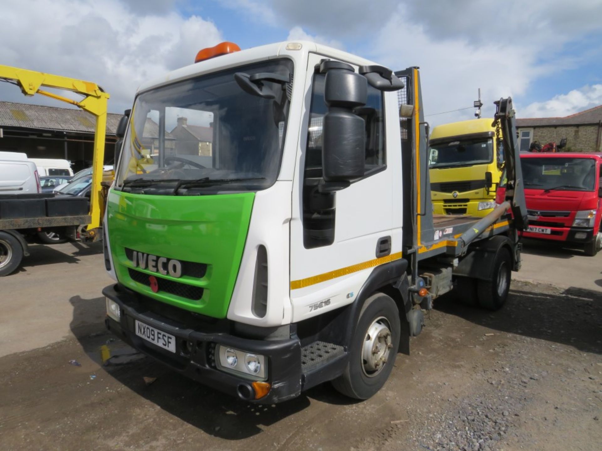 09 reg IVECO ML75E16 7.5 TON SKIP TRUCK, 1ST REG 04/09, TEST 10/21, 240020KM NOT WARRANTED, V5 TO - Bild 2 aus 6