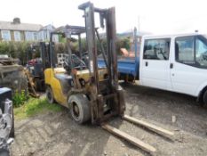 2015 CATERPILLAR DIESEL 3.5t FORK LIFT TRUCK, MODEL DP35N, SOLID TYRES, WEIGH SCALES, 3607hrs [+