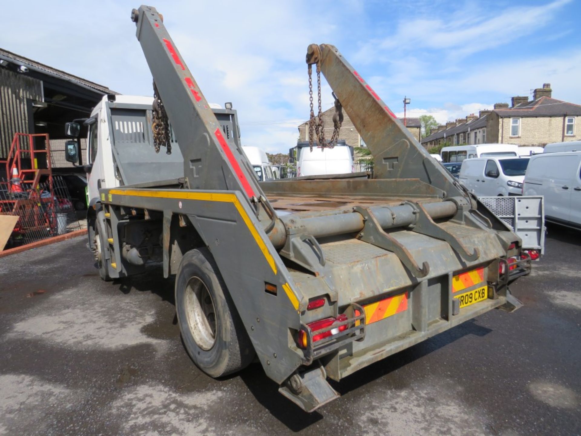 09 reg VOLVO FL240 18 TON SKIP LORRY, 1ST REG 06/09, TEST 09/21, 418081KM NOT WARRANTED, V5 TO - Image 3 of 5