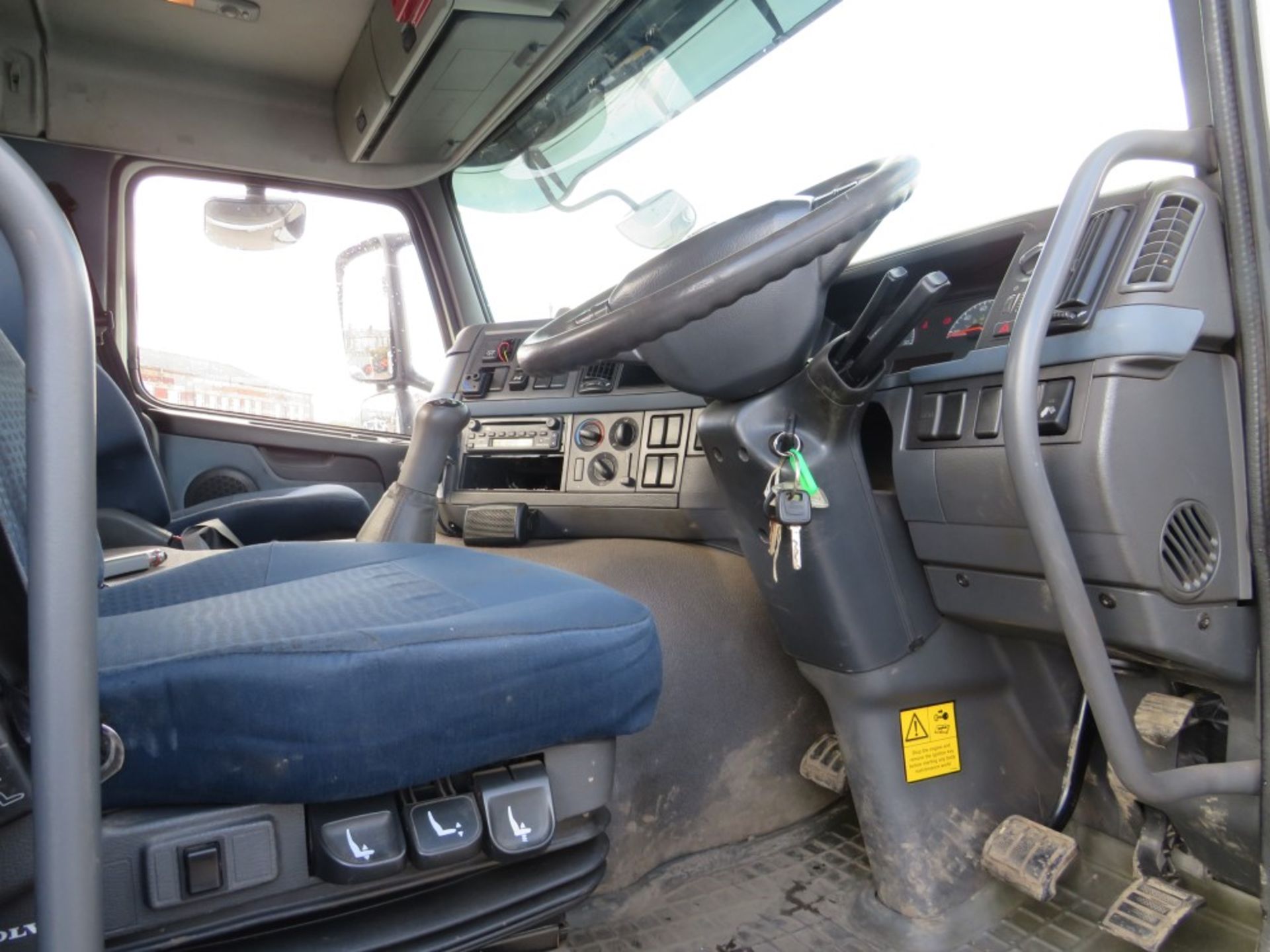 57 reg VOLVO FM400 CHASSIS CAB (DIRECT UNITED UTILITIES WATER) 1ST REG 11/07, TEST 10/21, - Bild 5 aus 6