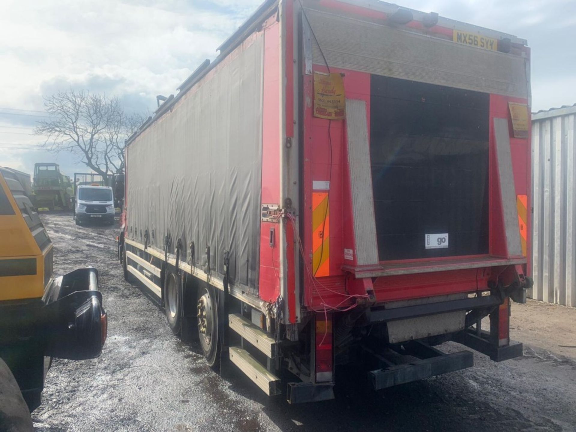 56 reg IVECO STRALIS CURTAIN SIDER C/W TAIL LIFT (NO KEYS SO DON'T KNOW IF IT RUNS OR DRIVES) ( - Image 4 of 4