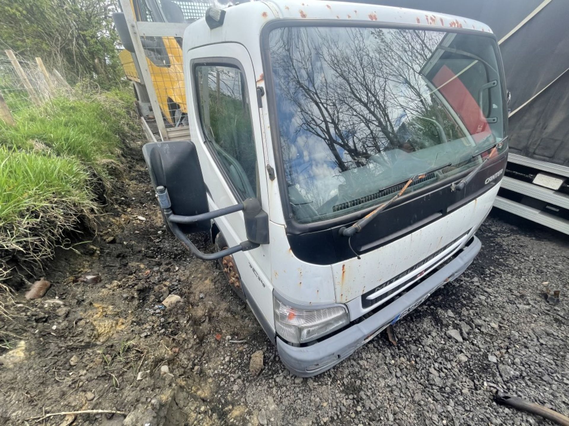 56 reg MITSUBISHI CANTER 3.1 DIESEL (DOESN'T DRIVE DUE TO NEEDING FUEL TANK) (LOCATION BLACKBURN) - Image 2 of 3