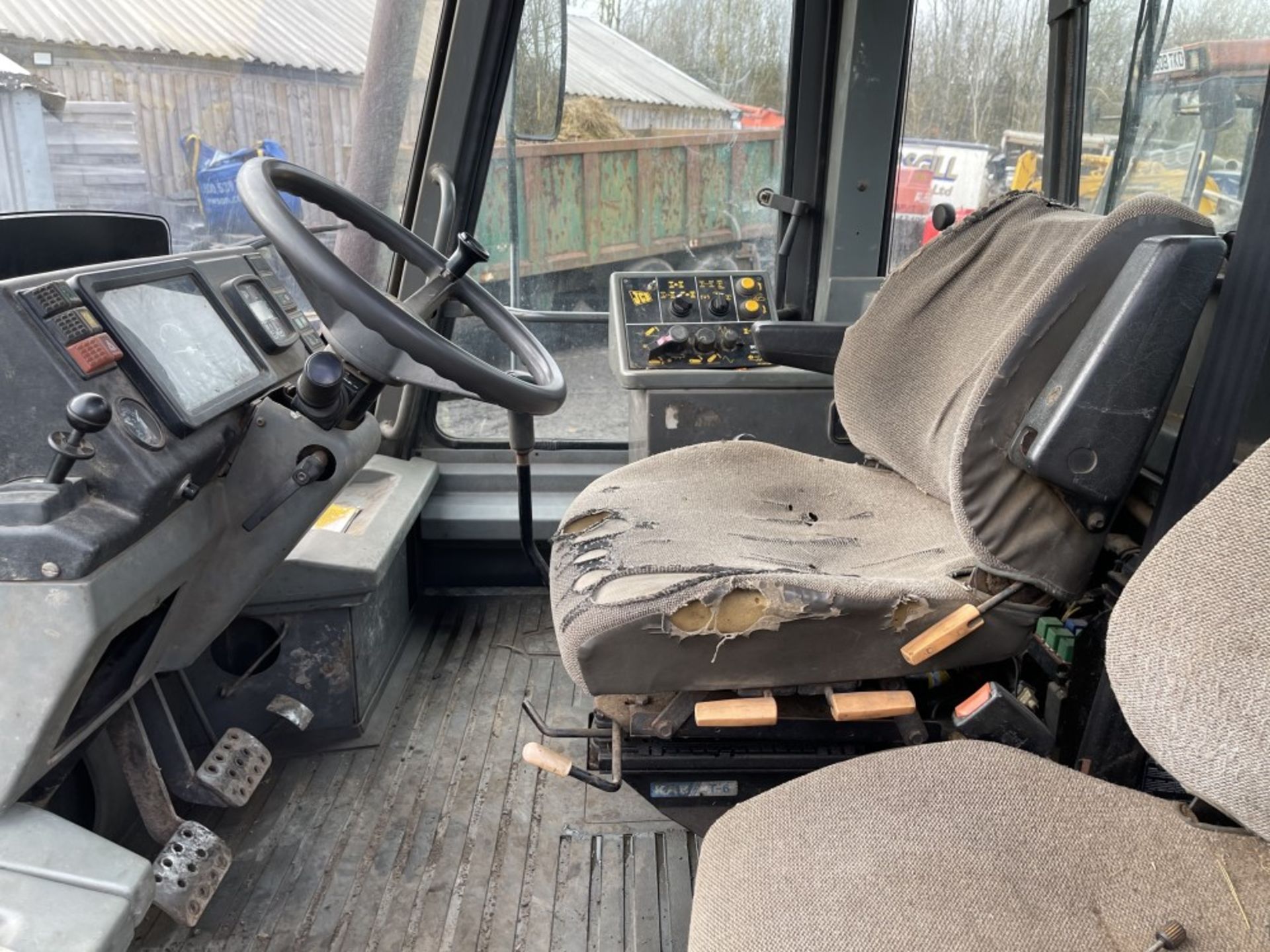 N reg JCB FASTRAC (LOCATION BLACKBURN) 1ST REG 09/95, 9146 HOURS, RUNS, DRIVES, STOPS (RING FOR - Image 5 of 6