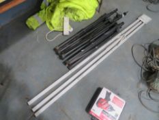 ALUMINIUM EASEL & 3 TRIPODS [NO VAT]