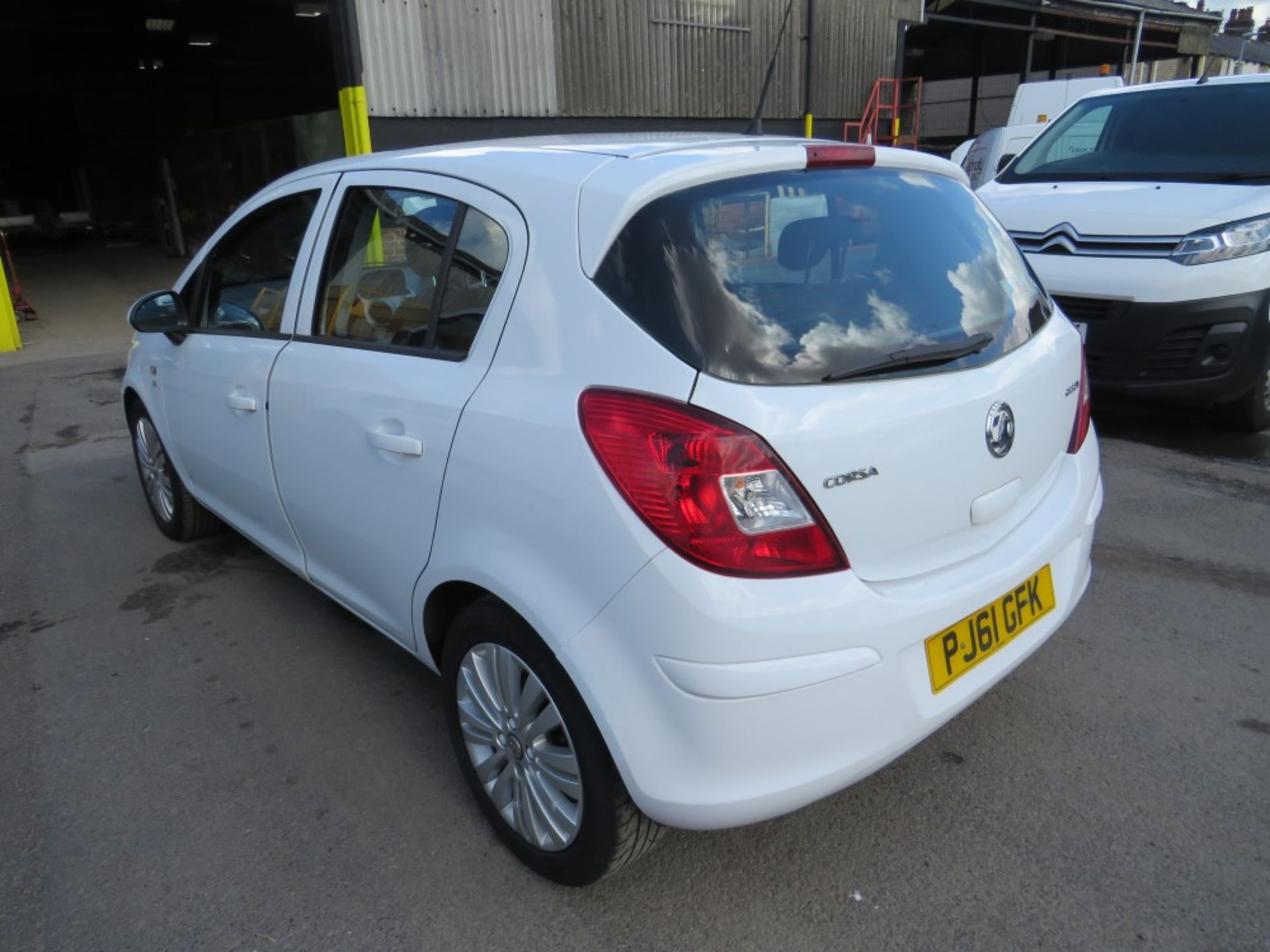 61 reg VAUXHALL CORSA EXCITE ECOLFEX 1.0 HATCHBACK (RUNS & DRIVES BUT ENGINE & HEAD GASKET FAULTS) - Image 3 of 6