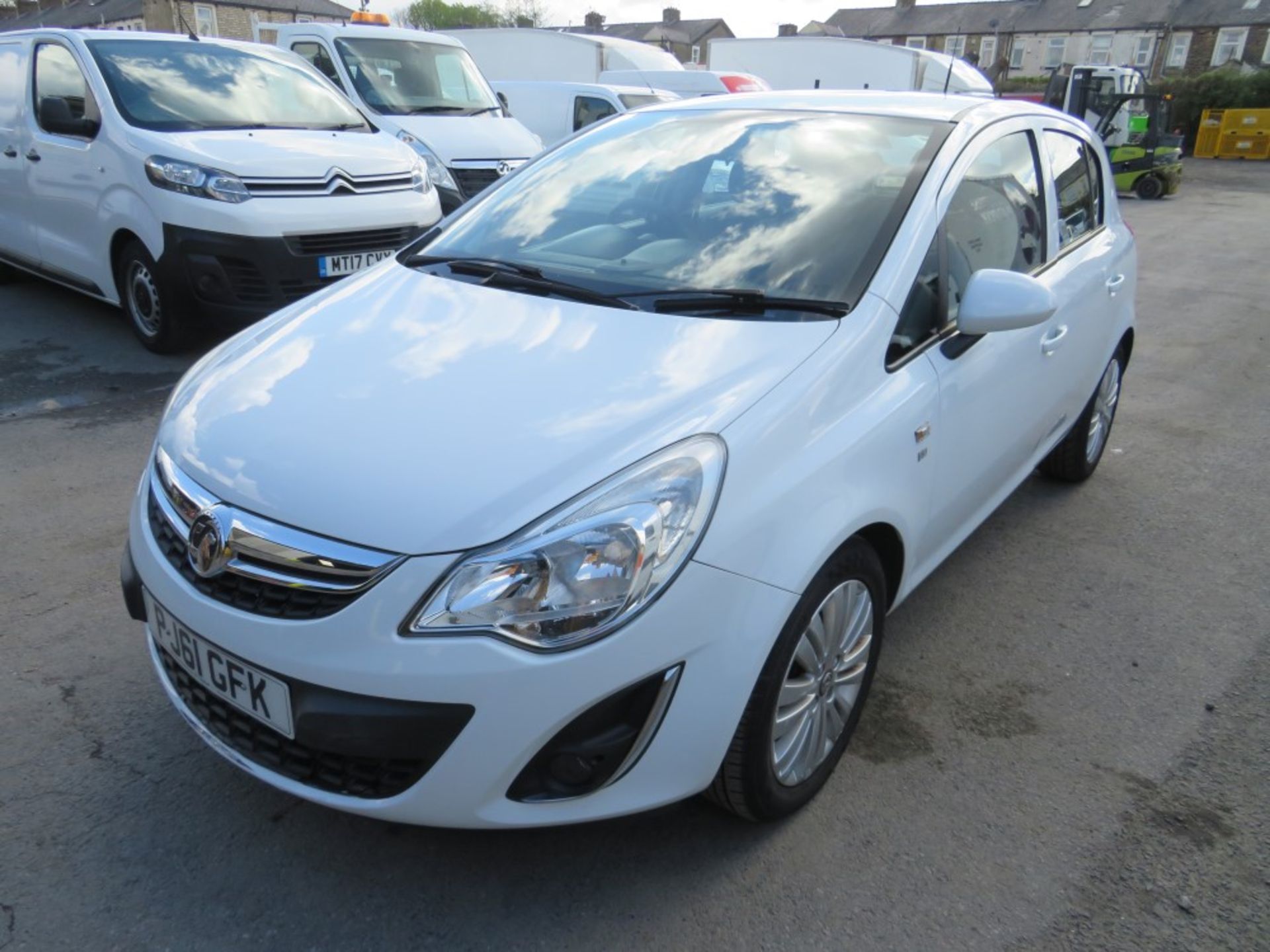 61 reg VAUXHALL CORSA EXCITE ECOLFEX 1.0 HATCHBACK (RUNS & DRIVES BUT ENGINE & HEAD GASKET FAULTS) - Image 2 of 6