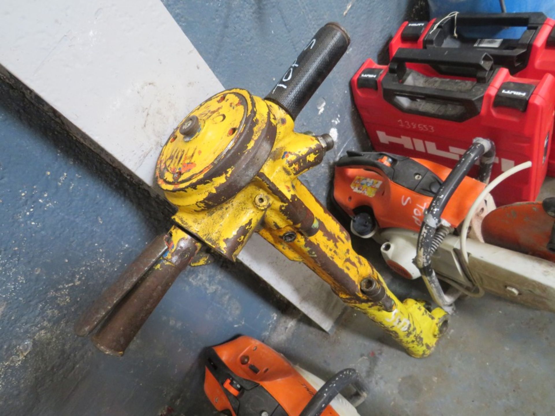 HYDRAULIC YELLOW BREAKER [+ VAT]