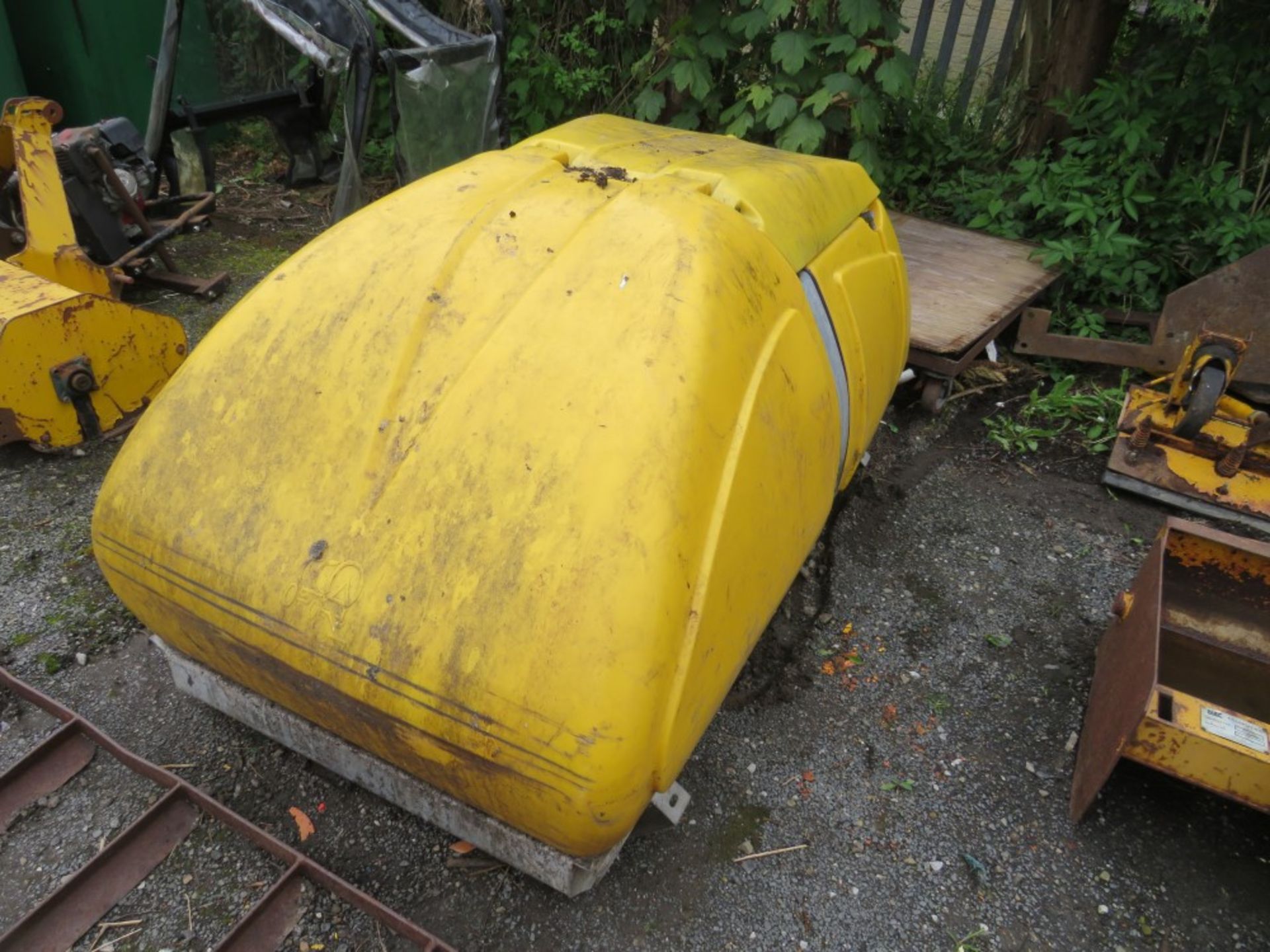 YELLOW TANK ON FRAME (DIRECT COUNCIL) [+ VAT]