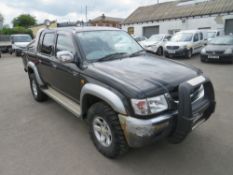 04 reg TOYOTA HILUX 280 VX MWB, 1ST REG 03/04, TEST 10/21, 78048M NOT WARRANTED, V5 HERE, 2 FORMER