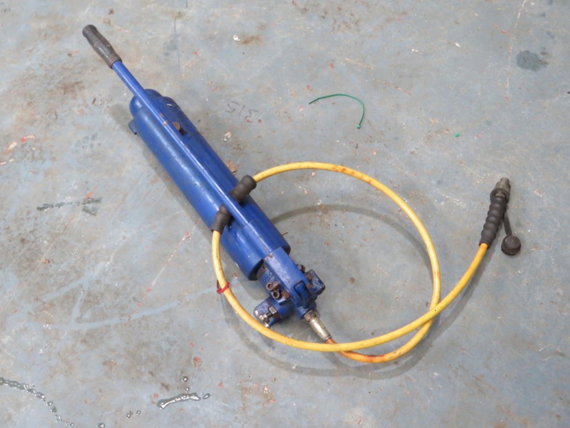 2 LITRE HYDRAULIC HAND PUMP [+ VAT]