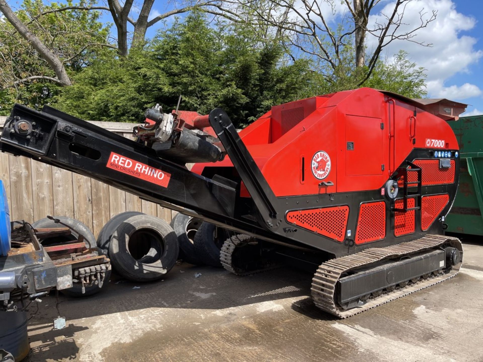 2010 RED RHINO 7000 MOBILE CRUSHER (LOCATION BURNLEY) 1600 HOURS (RING FOR COLLECTION DETAILS) [+