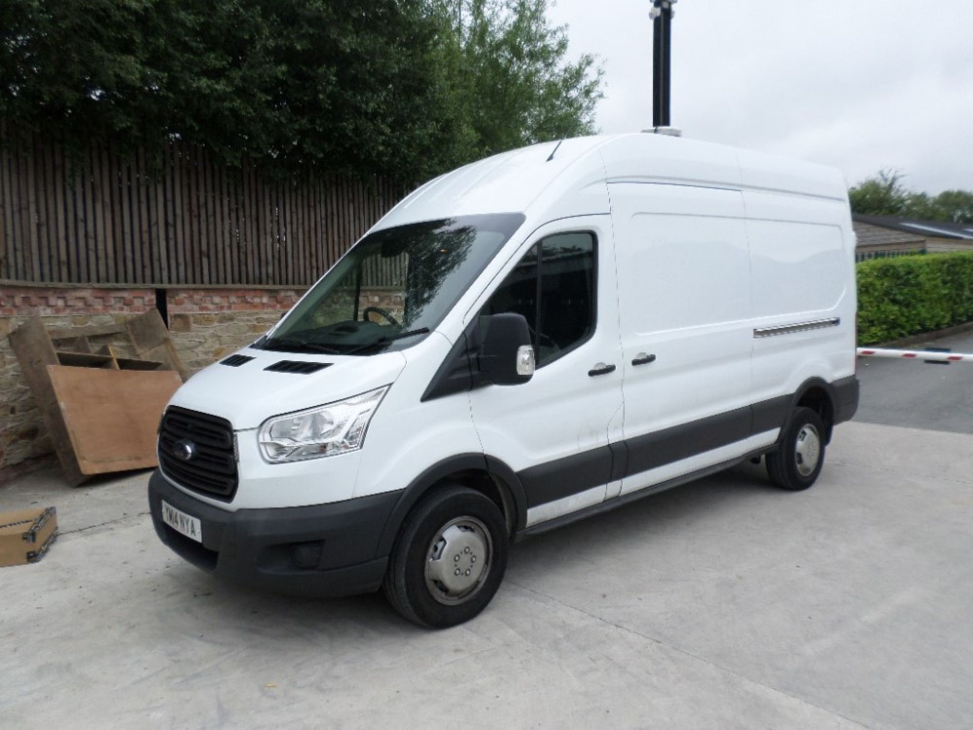 14 reg FORD TRANSIT 125 T350 2.2 TDCI L3 H3 MANUAL (LOCATION SHEFFIELD) 1ST REG 08/14, [+ VAT] - Image 2 of 7