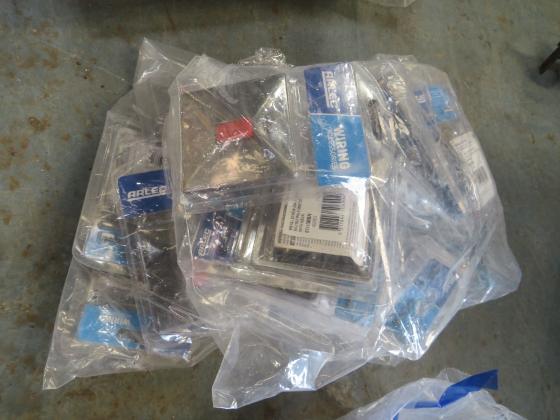 2 PACKS OF 10 MAIN SWITCHES [NO VAT]