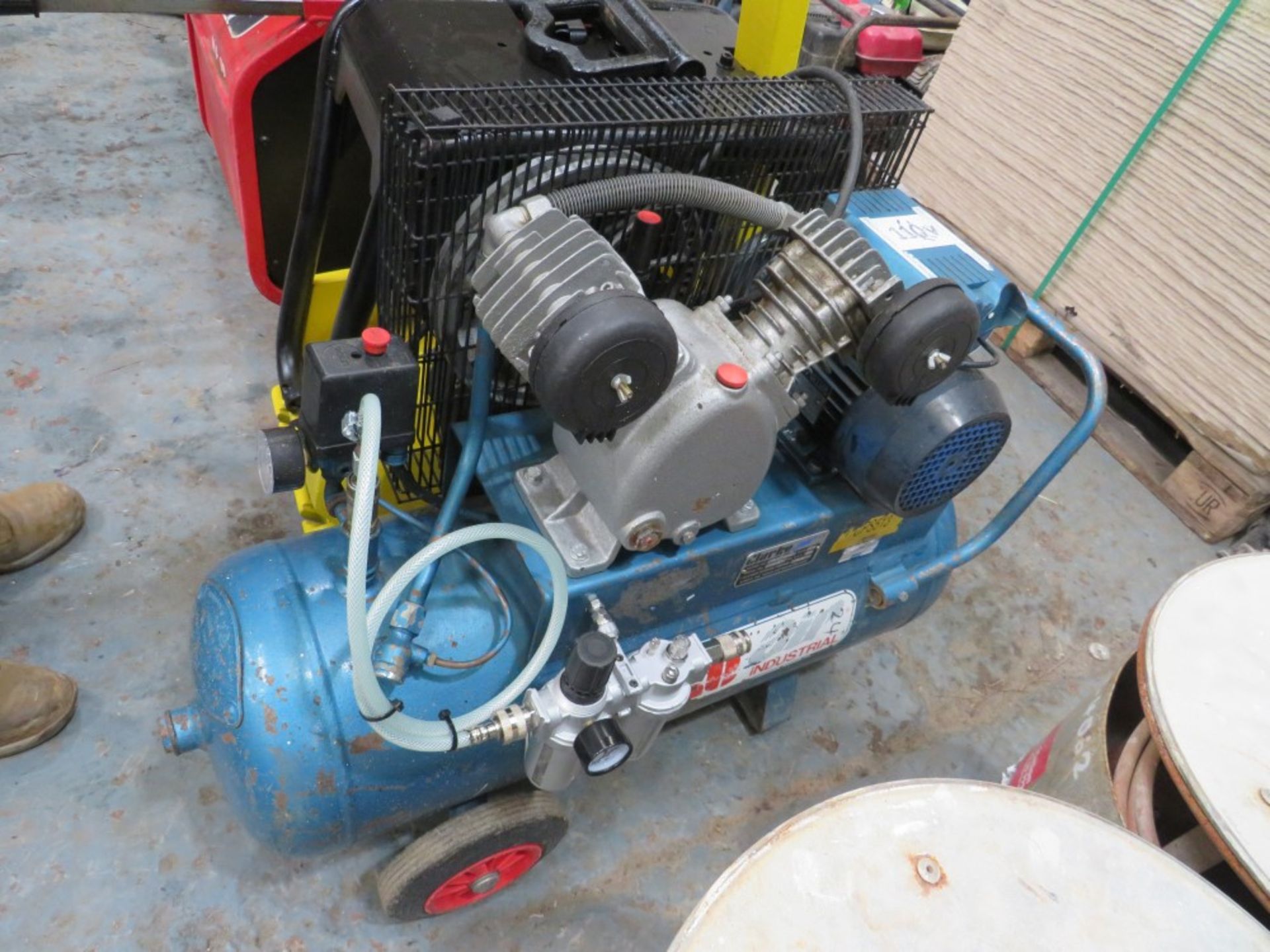 CLARKE TWIN CYLINDER AIR COMPRESSOR [NO VAT]