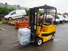 JUNGHEINRICH 1.8T ELECTRIC FORK LIFT C/W CHARGER, LOW MAST WITH SIDE SHIFT, CONTAINER SPEC, 2536