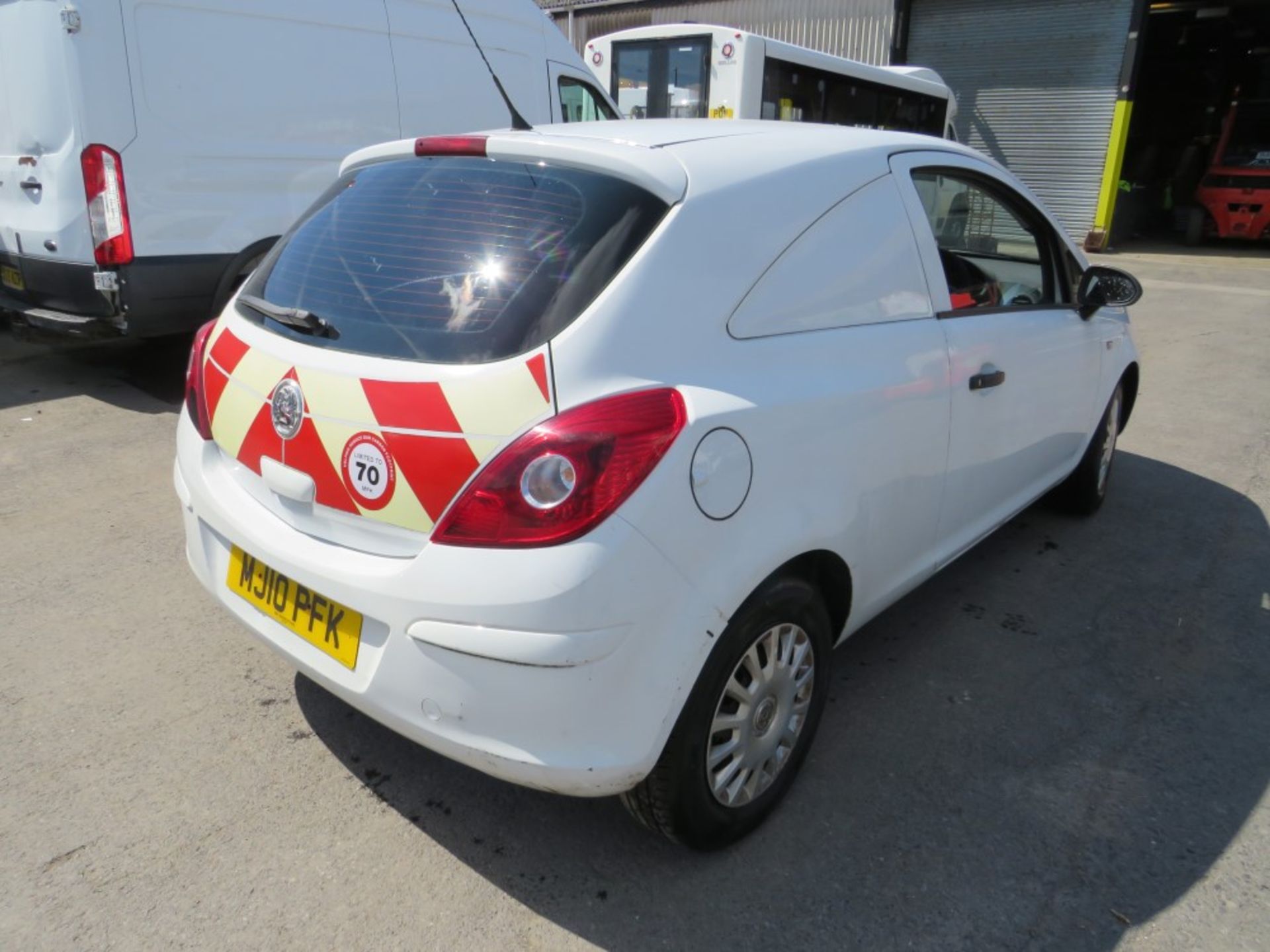 10 reg VAUXHALL CORSA CDTI VAN (DIRECT UNITED UTILITIES WATER) 1ST REG 05/10, TEST 01/22, [+ VAT] - Image 4 of 7