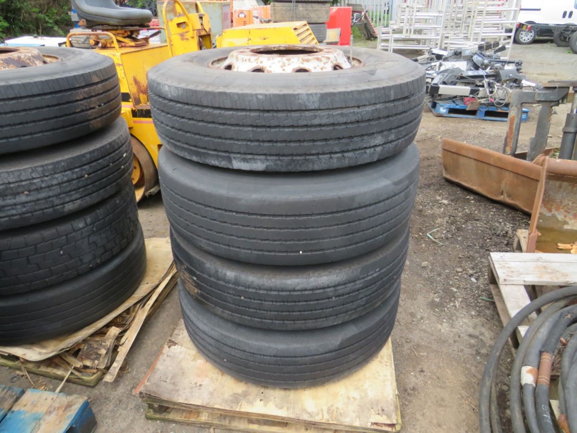 4 MICHELIN TYRES & RIMS 265-80 [+ VAT]