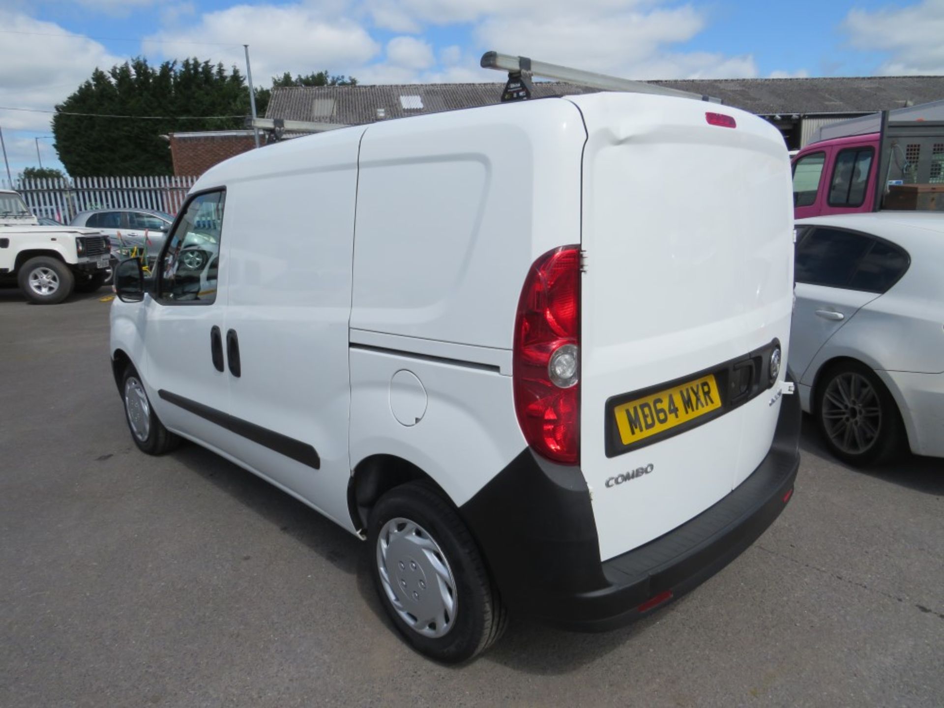 64 reg VAUXHALL COMBO 2000 L1H1 CDTI SS E-FLEX, 1ST REG 02/15, TEST 02/22, 122456M WARRANTED [+ VAT] - Image 3 of 7