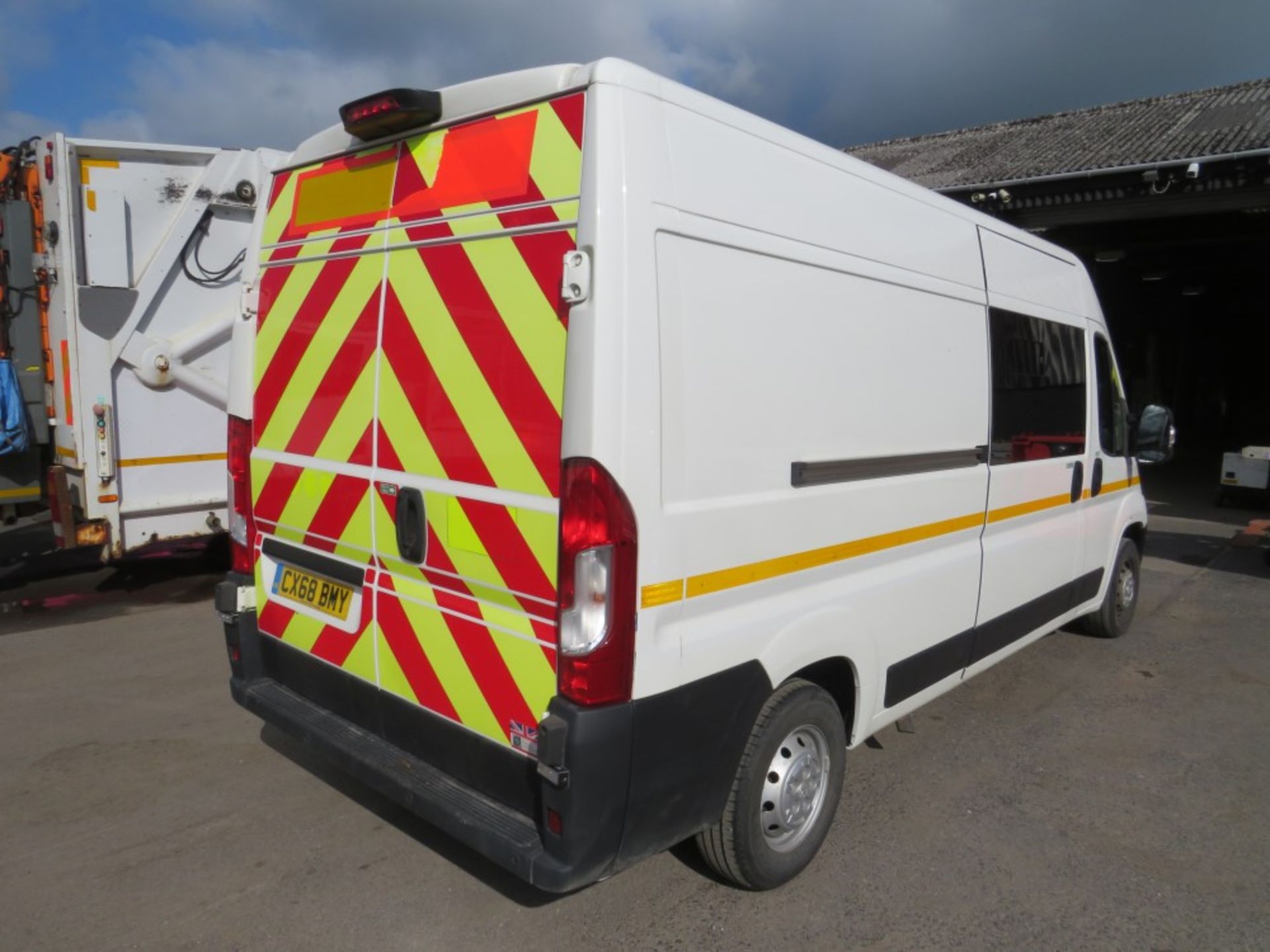 68 reg PEUGEOT BOXER 335 L3H2 HDI UTILITY VAN (DIRECT COUNCIL) 1ST REG 09/18, 11340 MILES WARR, V5 - Image 4 of 9