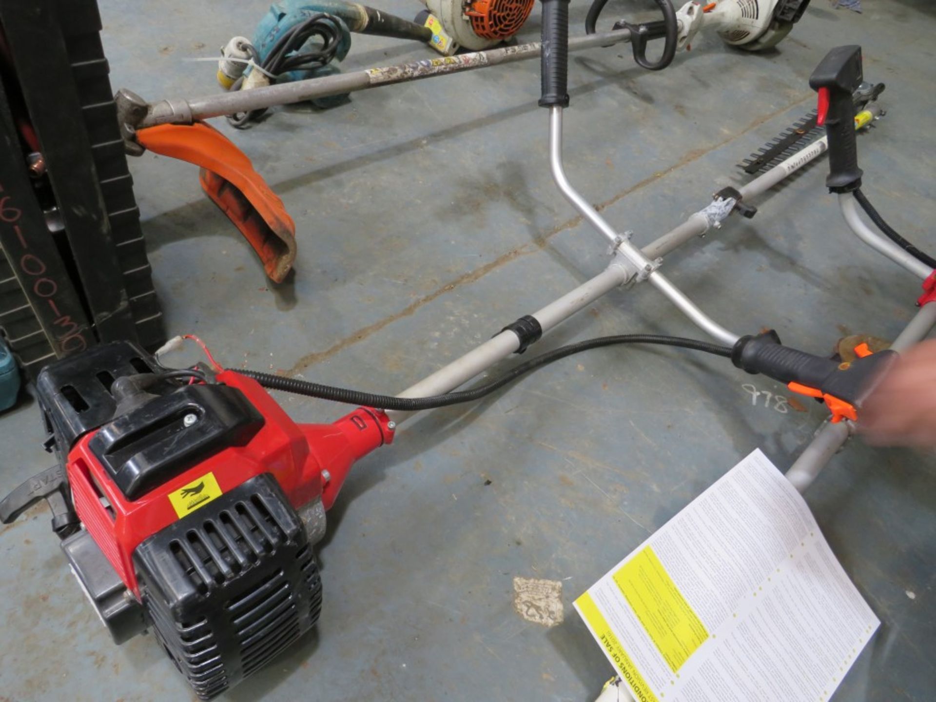 PETROL EXTENDABLE HEDGE CUTTER [NO VAT]