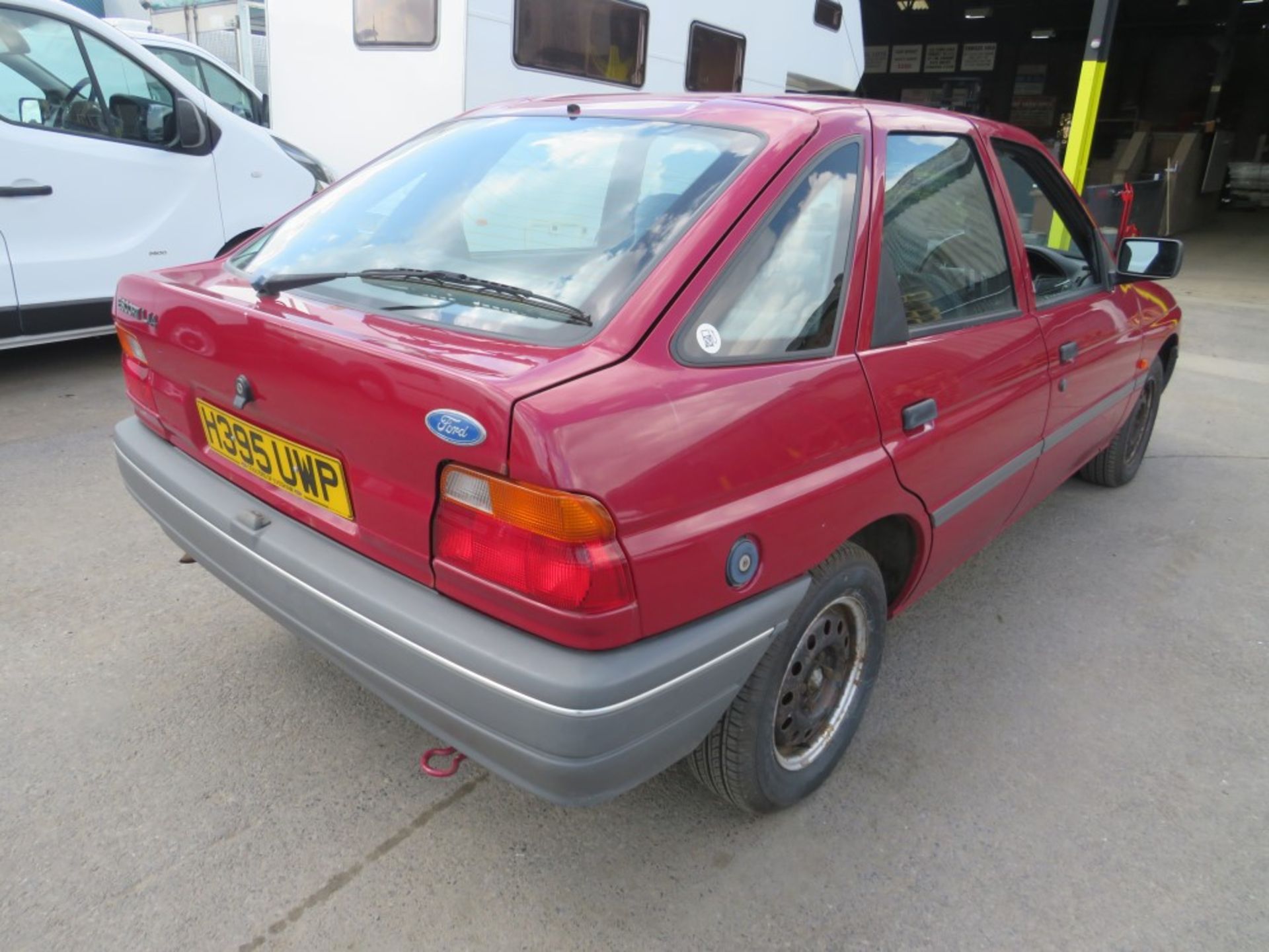 H reg FORD ESCORT 1.4 PETROL, 1ST REG 03/91, TEST 09/21, 41019M WARRANTED, V5 HERE, 4 FORMER KEEPERS - Image 4 of 6