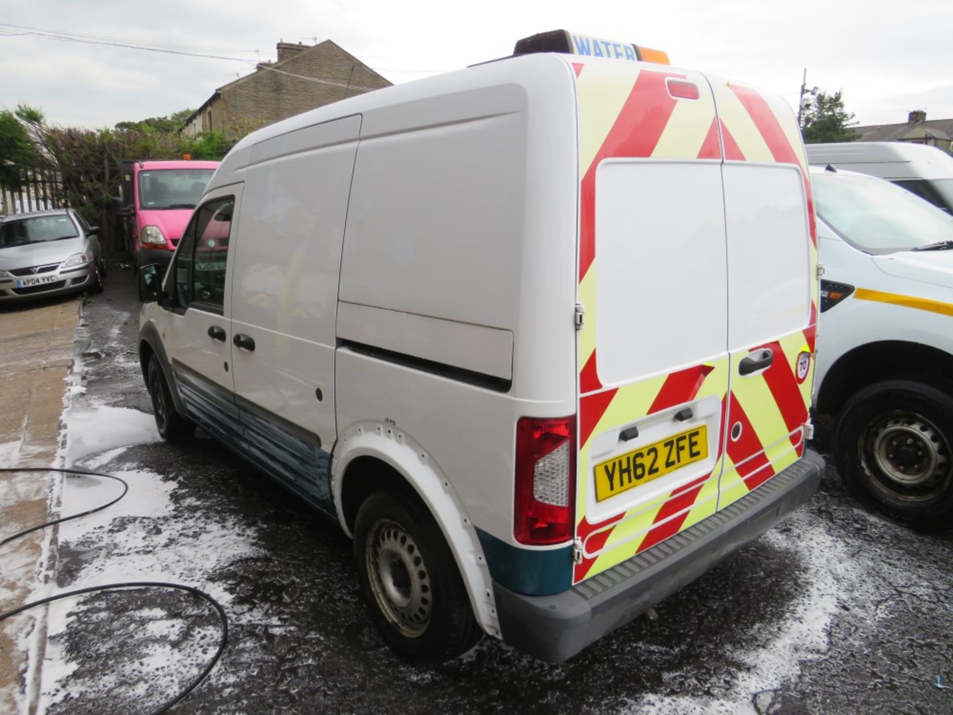 62 reg FORD TRANSIT CONNECT 90 T230 (RUNS & DRIVES BUT SUSPECTED HEAD GASKET ISSUES) (DIRECT UNITED - Image 3 of 7