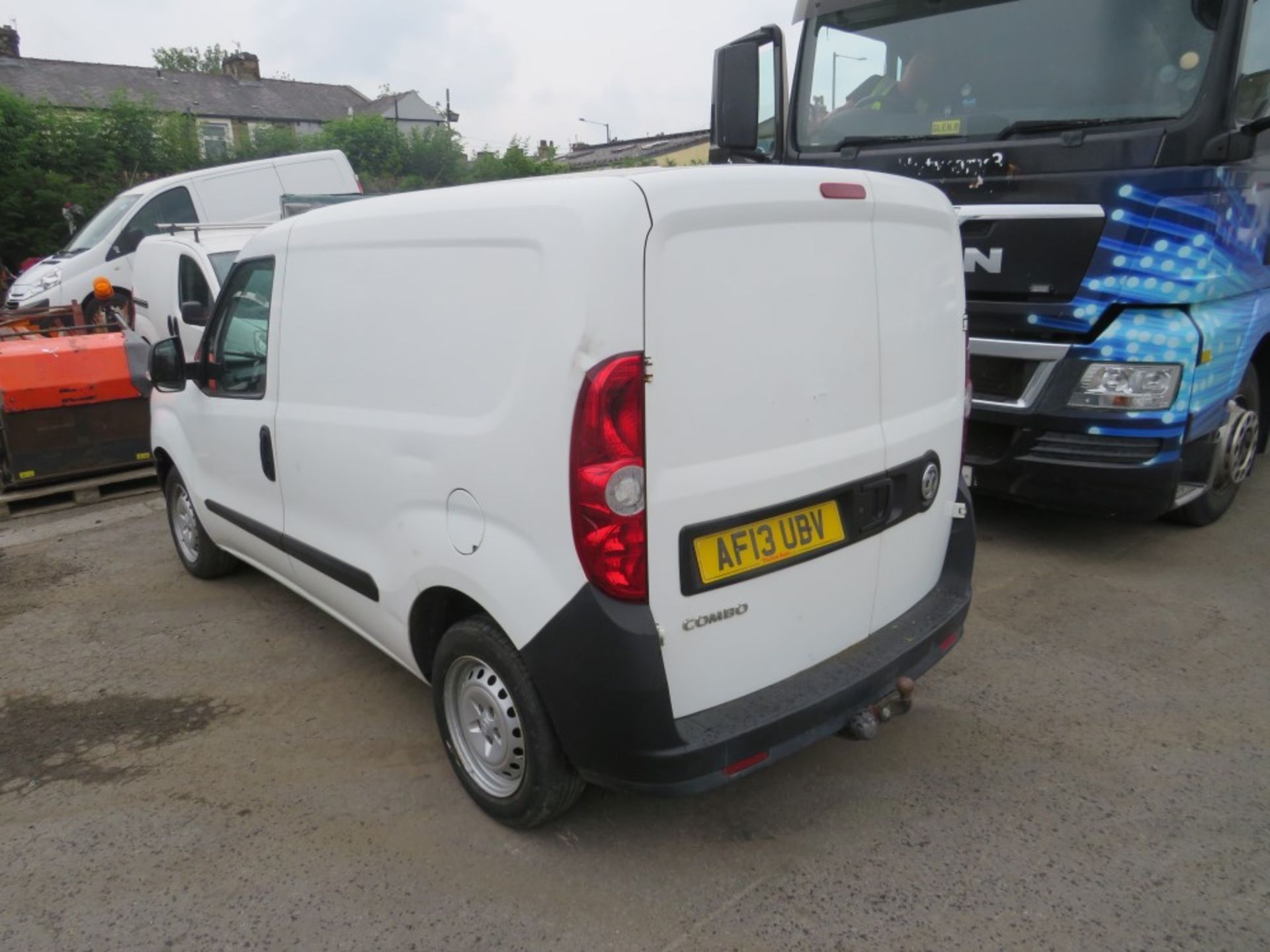 13 reg VAUXHALL COMBO 2000 L1H1 CDTI (NON RUNNER) 1ST REG 03/13, 110354M, NO V5 [NO VAT] - Image 3 of 7