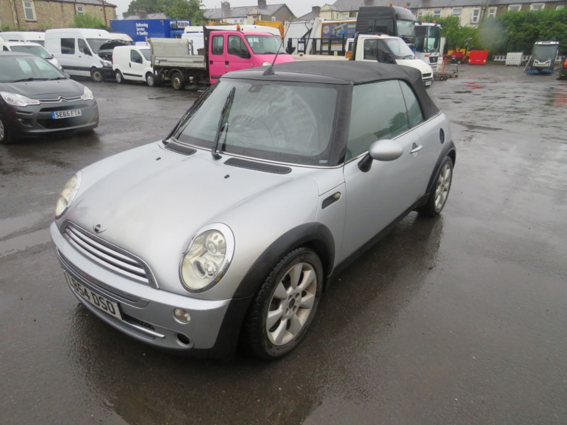 54 reg MINI COOPER AUTO CONVERTIBLE, 1ST REG 12/04, TEST 04/22, 120321M NOT WARRANTED, V5 HERE, 4 - Image 2 of 6