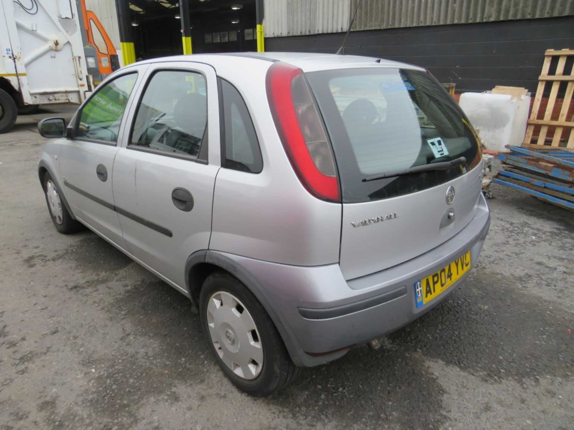 04 reg VAUXHALL CORSA LIFE CDTI (NON RUNNER) (ON VCAR CAT S) 1ST REG 07/04, TEST 03/22, 81761M, V5 - Image 3 of 6