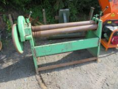 F J EDWARDS SHEET METAL ROLLER (TOOTH CHIPPED ON CRANK HANDLE) [NO VAT]
