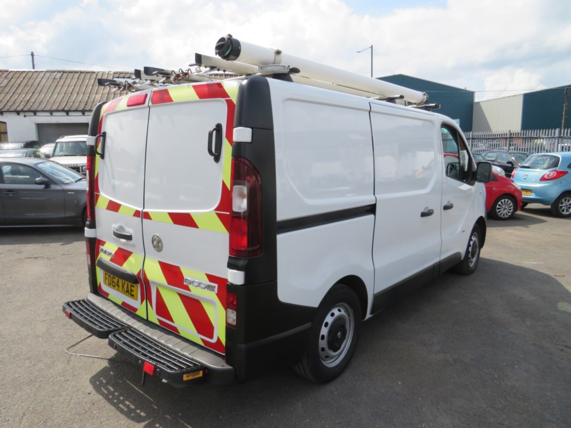 64 reg VAUXHALL VIVARO 2900 CDTI ECOFLEX TWIN DOORS (RUNS & DRIVES BUT ENGINE ISSUES - POSSIBLY - Image 4 of 7