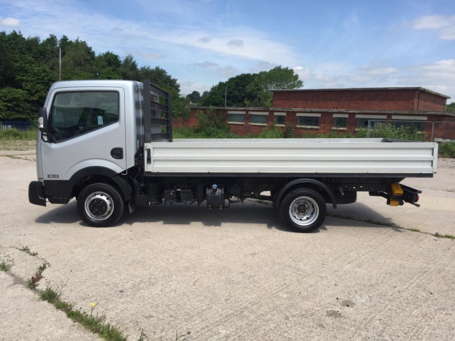 69 reg NISSAN NT400 CABSTAR 35.13 MWB DCI DROPSIDE, 1ST REG 09/19, 7658M WARRANTED, V5 HERE, 1 OWNER - Image 5 of 10