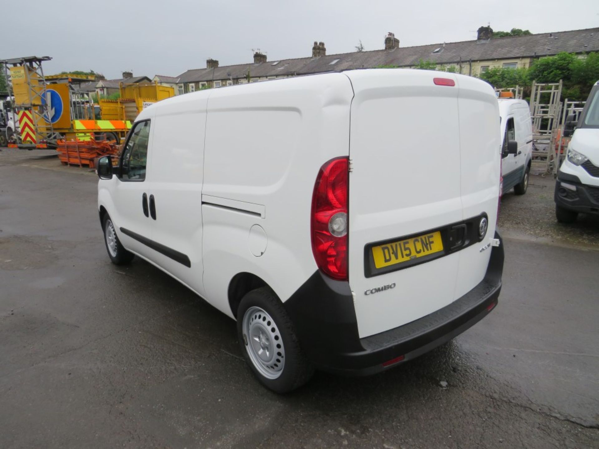 15 reg VAUXHALL COMBO-D-VAN L2H1 MAXI TWIN SIDE DOORS, 1ST REG 03/15, 79114M WARRANTED, V5 HERE, 1 - Image 3 of 7